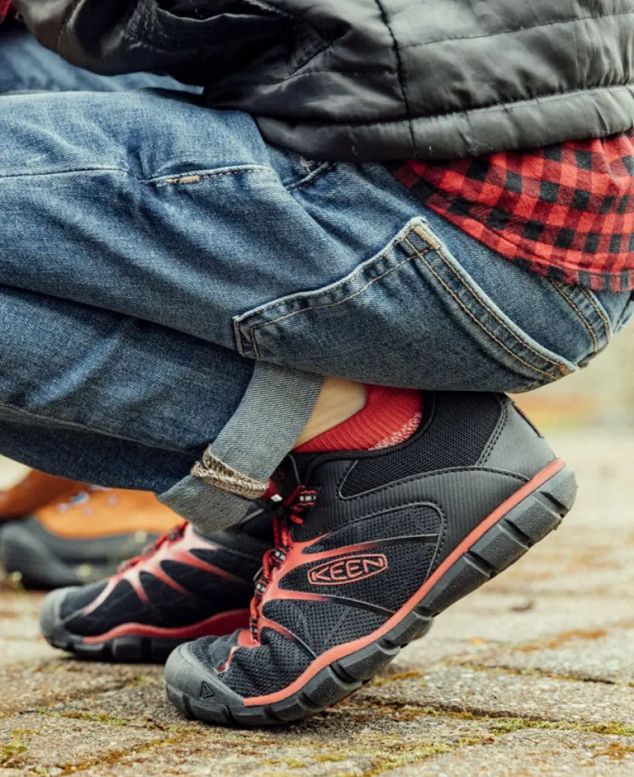 Kids KEEN Shoes<Big Kids' Chandler 2 Cnx Sneaker | Black/Red Carpet