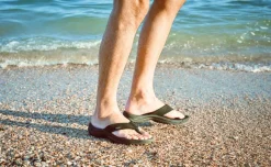 Men KEEN Slip-Ons<Men'S Kona Leather Flip-Flop | Fired Brick/Black