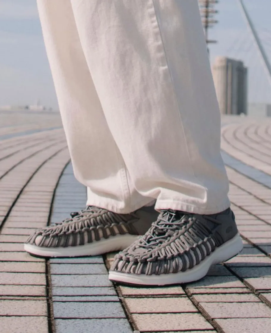 Men KEEN Sandals<Men'S Uneek O3 Sneaker Sandal | Black/Star White