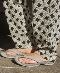 Women KEEN Slip-Ons<Women'S Waimea Leather Flip-Flop | Alloy/Black